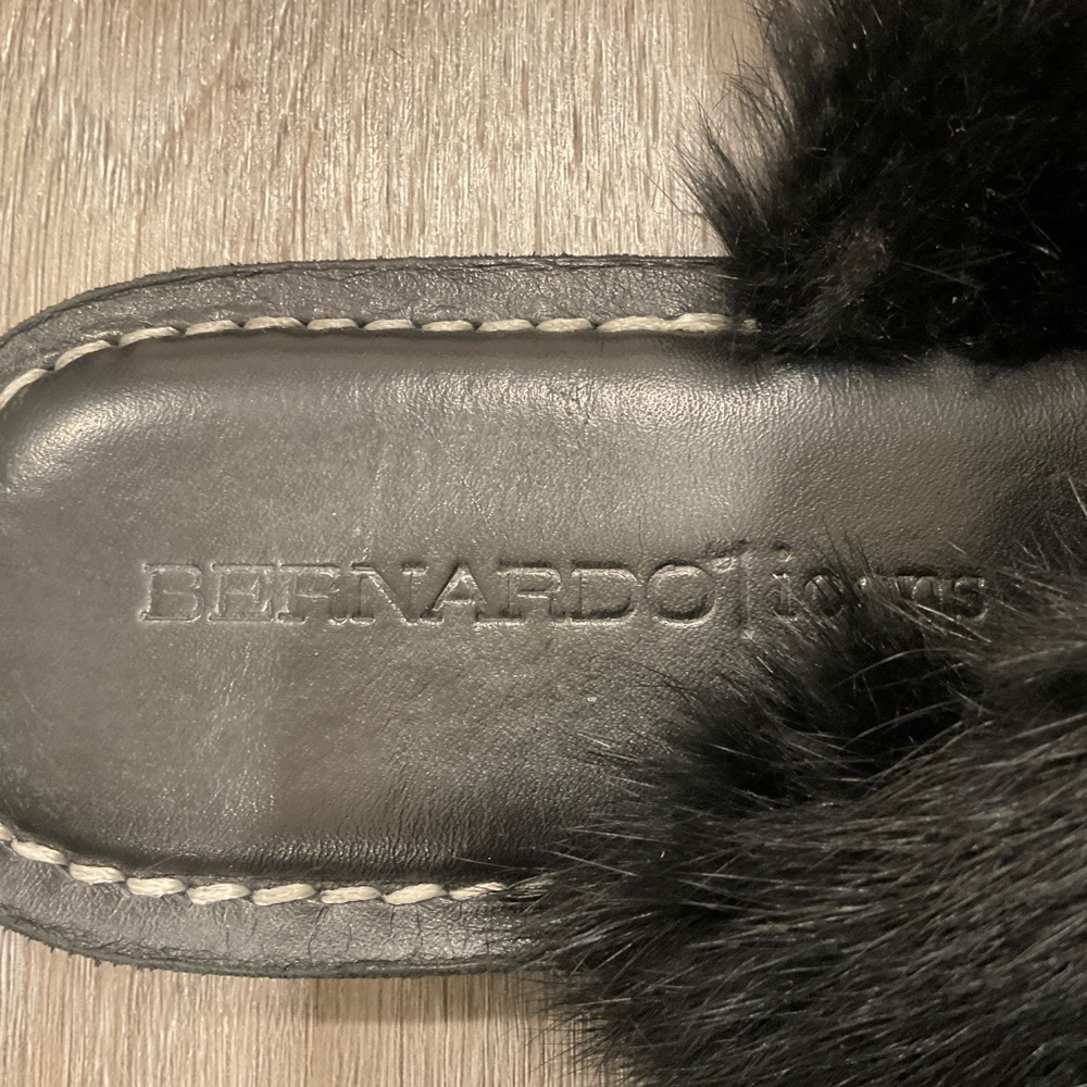 BERNARDO Miami Fur Thong Sandals Black Size 9 - Picture 4 of 7